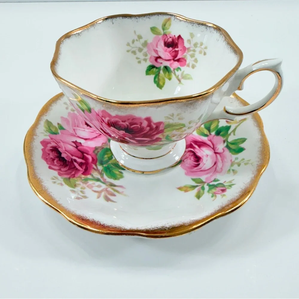 ROYAL ALBERT BONE CHINA AMERICAN BEAUTY PINK‎ ROSES TEACUP & SAUCER SET VINTAGE